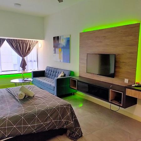 Imperio Condominium / Bathtub/ InFINITY Pool @ Melaka Town Esterno foto