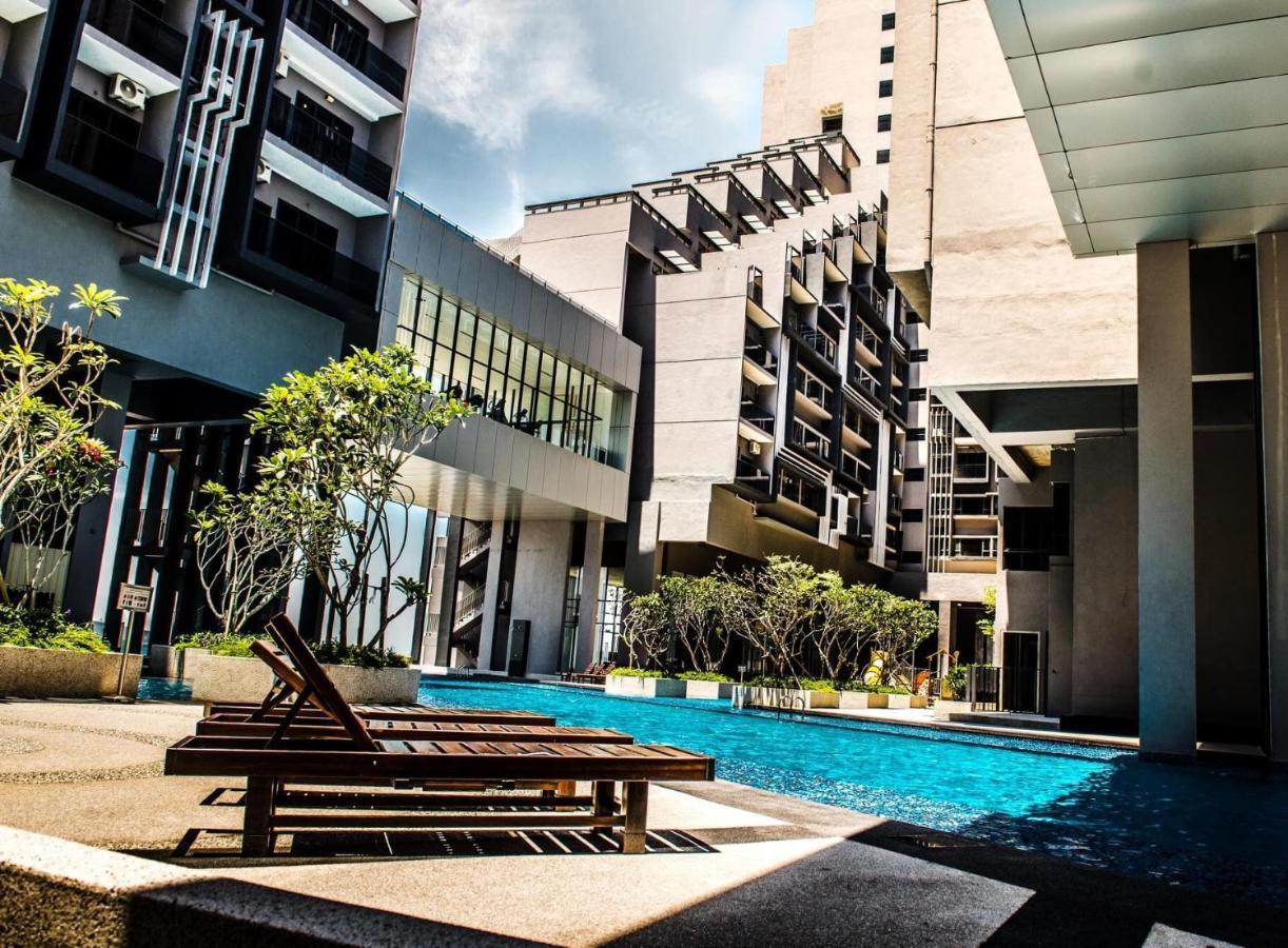 Imperio Condominium / Bathtub/ InFINITY Pool @ Melaka Town Esterno foto