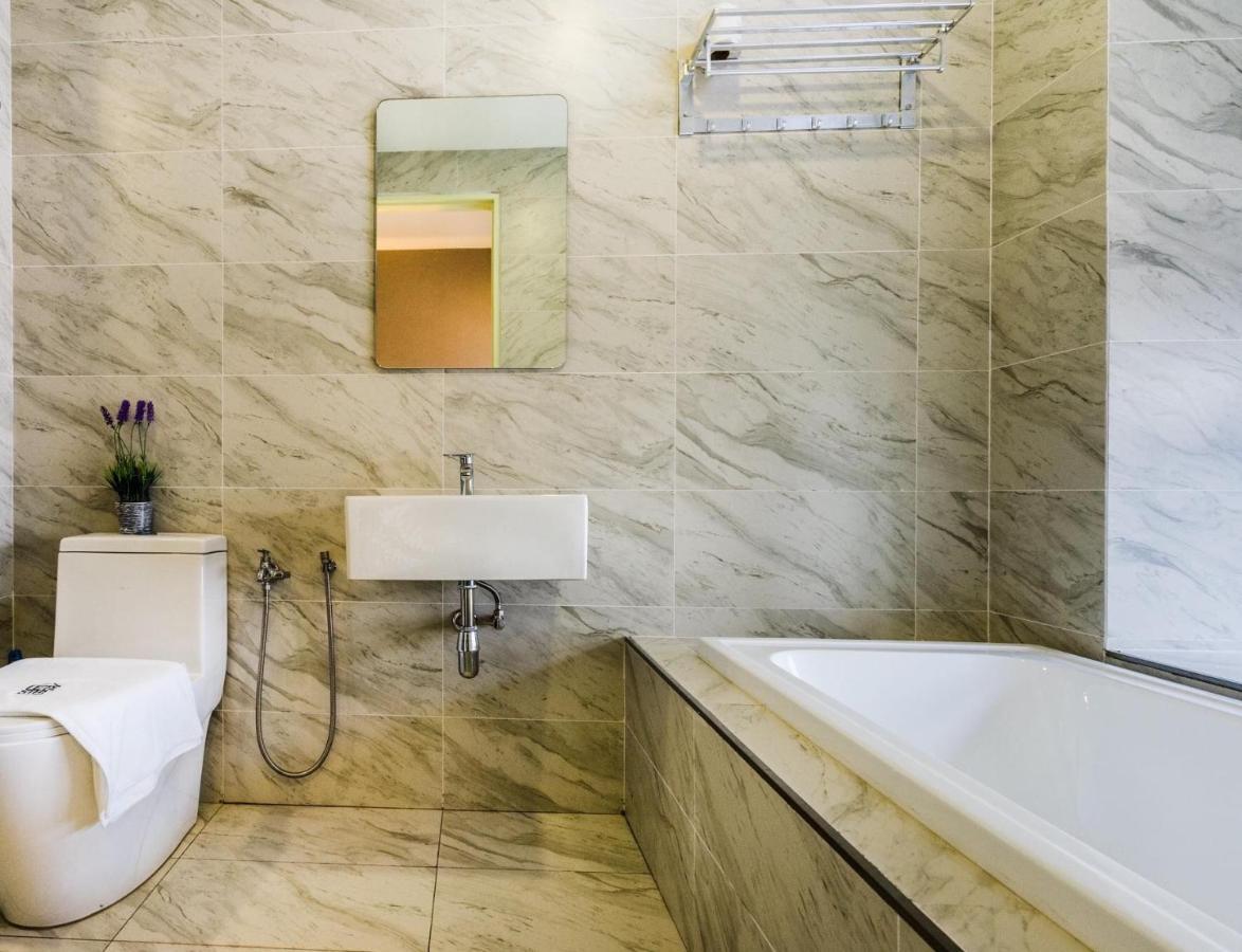 Imperio Condominium / Bathtub/ InFINITY Pool @ Melaka Town Esterno foto