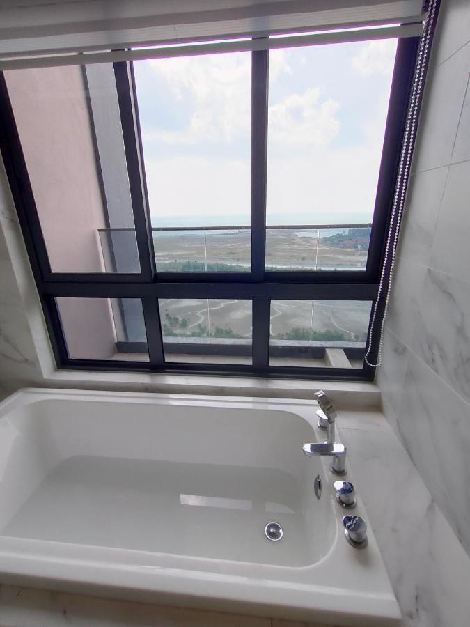 Imperio Condominium / Bathtub/ InFINITY Pool @ Melaka Town Esterno foto
